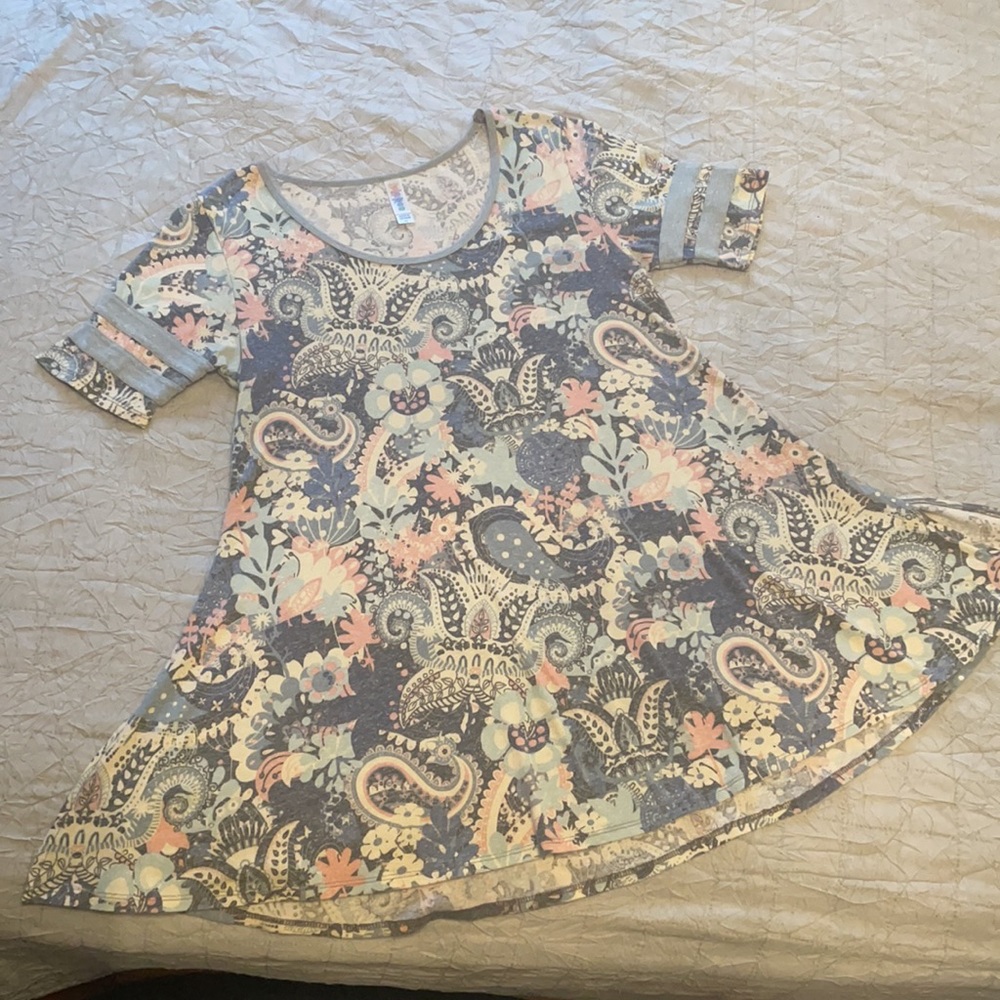 LuLaRoe XS Simply Comfortable Perfect T